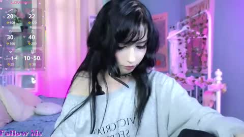 Snapshot of draculaura_ chatting on 02/25/25, 10:47 Draculaura online show from 02/25/25, 10:47