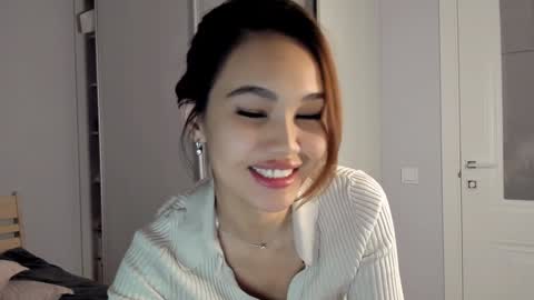 Snapshot of dragon_princesss chatting on 12/09/24, 03:33 Airi online show from 12/09/24, 03:33