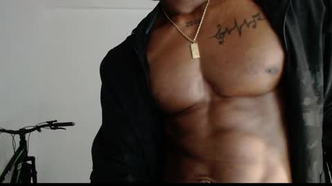 Snapshot of drake_brown_23 chatting on 05/15/26, 01:18 Drake 23 online show from 05/15/26, 01:18