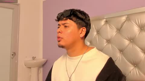 Snapshot of drakenn_ chatting on 10/17/25, 01:57 drakeeee online show from 10/17/25, 01:57