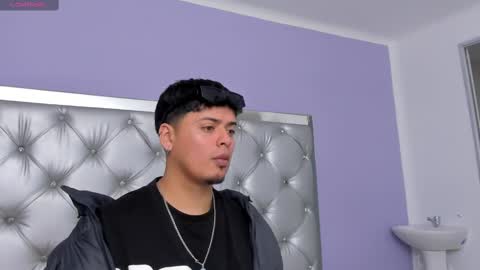 Snapshot of drakenn_ chatting on 10/23/25, 03:11 drakeeee online show from 10/23/25, 03:11