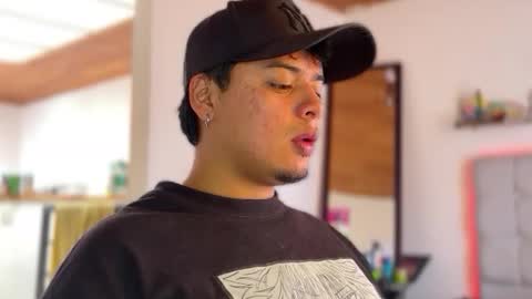 Snapshot of drakenn_ chatting on 02/20/26, 04:18 drakeeee online show from 02/20/26, 04:18