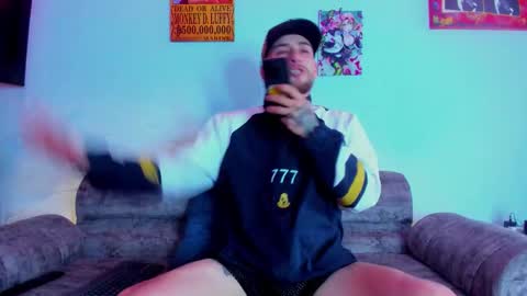 Snapshot of drako_lamar chatting on 12/20/25, 01:29 Drako online show from 12/20/25, 01:29