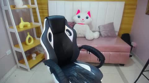 Draviana  online show from 10/19/25, 03:07