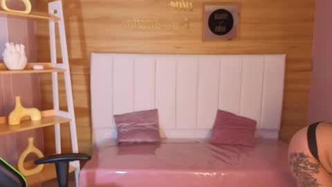 Draviana  online show from 11/25/25, 02:55