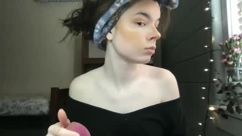 Snapshot of dream1girl_ chatting on 02/26/25, 05:28 ur dream girl online show from 02/26/25, 05:28