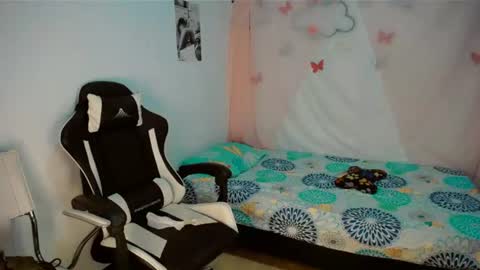 Snapshot of dream__girls69944 chatting on 07/14/26, 06:51 sharon online show from 07/14/26, 06:51