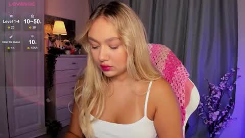 Snapshot of dreamaise chatting on 10/12/25, 01:54  Mary   pvt open    use pink and blue app lovense online show from 10/12/25, 01:54