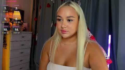 Snapshot of dreamaise chatting on 07/09/26, 03:27 Mary pvt open use pink and blue app lovense online show from 07/09/26, 03:27