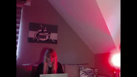 A girl online show from 12/03/24, 08:05