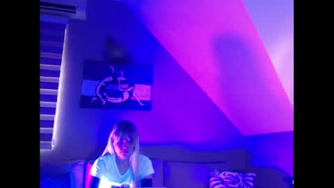 A girl online show from 12/22/24, 07:22