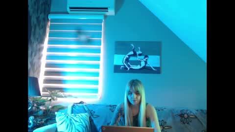 A girl online show from 02/03/25, 08:24