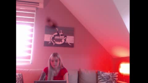 A girl online show from 09/30/25, 07:24