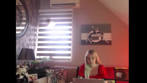 A girl online show from 10/30/25, 07:32