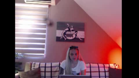 A girl online show from 11/25/25, 08:25