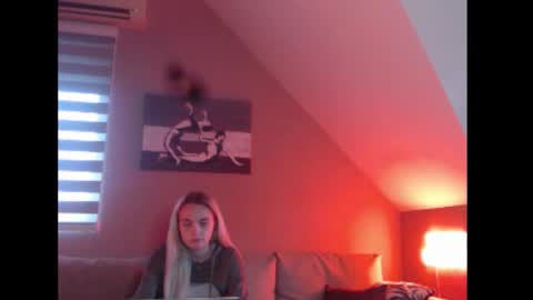 A girl online show from 12/02/25, 07:57