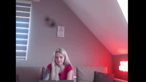 A girl online show from 01/12/26, 08:30