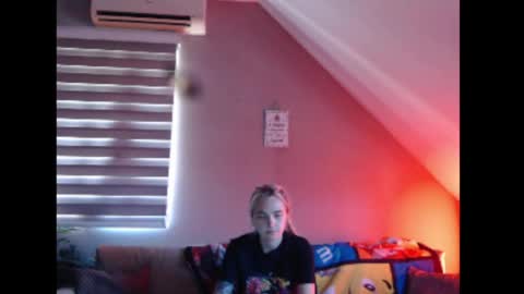 A girl online show from 07/03/26, 07:48