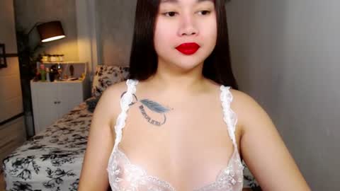 Snapshot of dreamgirlheaven chatting on 06/18/26, 06:24 Heaven online show from 06/18/26, 06:24