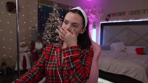 Snapshot of dreamgogo chatting on 12/26/24, 01:18 Sarah online show from 12/26/24, 01:18