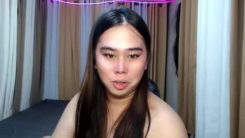 Snapshot of dreammegan chatting on 09/19/25, 06:41 Stacy DONT FORGET TO FOLLOW ME AND THUMBS UP my wife samgrg2 online show from 09/19/25, 06:41