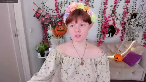 Snapshot of dreammyluna chatting on 10/24/25, 08:27 Luna online show from 10/24/25, 08:27