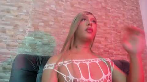 Snapshot of dreams_chloe chatting on 06/23/26, 06:11 dreams_chloe online show from 06/23/26, 06:11