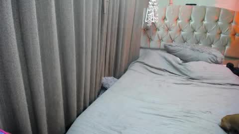 Snapshot of dreams_sophi chatting on 06/08/26, 03:51 Sophia online show from 06/08/26, 03:51