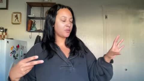 RIRI OR DREAMY online show from 12/02/25, 04:35