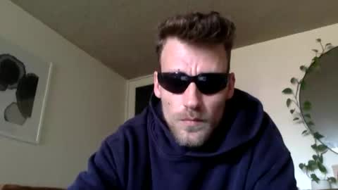 Snapshot of drejjj3000 chatting on 10/29/25, 02:47 drejjj3000 online show from 10/29/25, 02:47