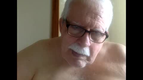 Snapshot of drnick069 chatting on 10/17/25, 05:04 drnick069 online show from 10/17/25, 05:04