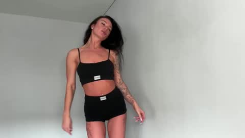 Bella online show from 04/04/26, 02:21