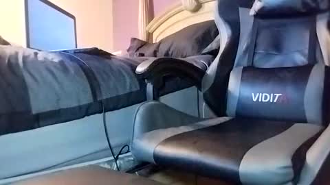 dtrain6969420 online show from 10/28/25, 01:31