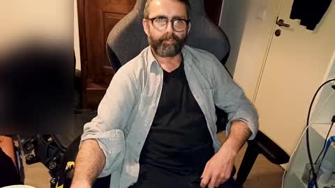 Snapshot of dubcenter chatting on 03/27/26, 05:46 dubcenter online show from 03/27/26, 05:46