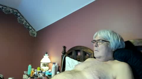 Snapshot of dug38 chatting on 06/17/26, 01:56 Doug online show from 06/17/26, 01:56