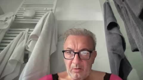 duglas650 online show from 09/18/25, 09:33