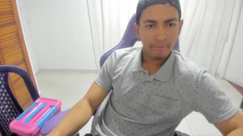 Snapshot of duilber chatting on 10/31/25, 02:07 Duilber online show from 10/31/25, 02:07