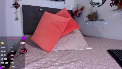 Dulce Maria online show from 12/29/24, 12:41