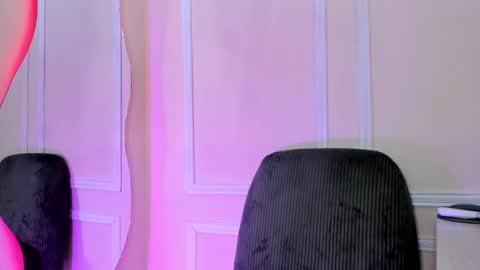 dulce__fiore07 online show from 12/20/25, 11:17