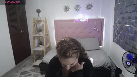 dulce__lovee online show from 12/17/25, 01:28