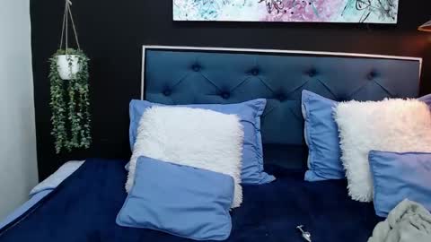 C E L E S T E  online show from 02/09/25, 10:54