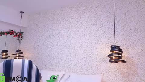 dulce_isabel_ online show from 05/26/26, 03:46
