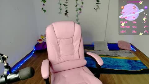 Snapshot of dulce_julieta_ chatting on 02/17/25, 07:10 Dulce online show from 02/17/25, 07:10