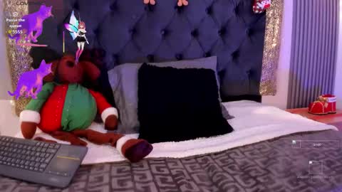 Snapshot of dulce_may chatting on 11/21/25, 04:44 Dluce May online show from 11/21/25, 04:44