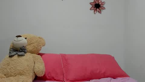 Snapshot of dulce_roberts_ chatting on 12/05/24, 04:44 Dulce online show from 12/05/24, 04:44