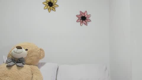 Snapshot of dulce_roberts_ chatting on 12/17/24, 01:27 Dulce online show from 12/17/24, 01:27