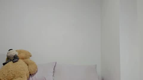 Snapshot of dulce_roberts_ chatting on 02/18/25, 12:17 Dulce online show from 02/18/25, 12:17