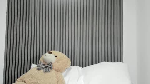 Snapshot of dulce_roberts_ chatting on 10/07/25, 01:19 Dulce online show from 10/07/25, 01:19