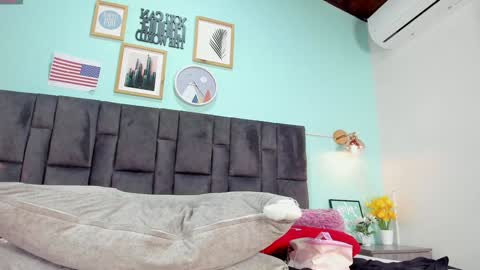 DULCE AURORA online show from 01/25/25, 09:26