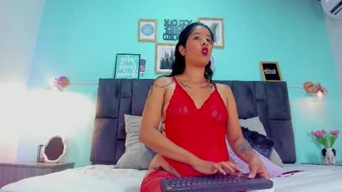 DULCE AURORA online show from 02/25/25, 02:47